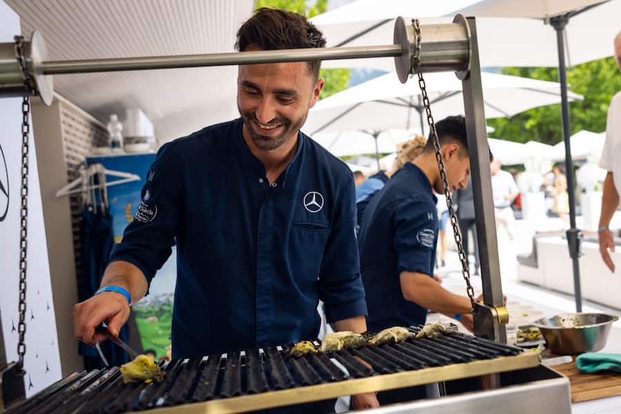 Silvio Germann am Azado-Grill: Kochen mit Gas, Holzkohle war ja untersagt.