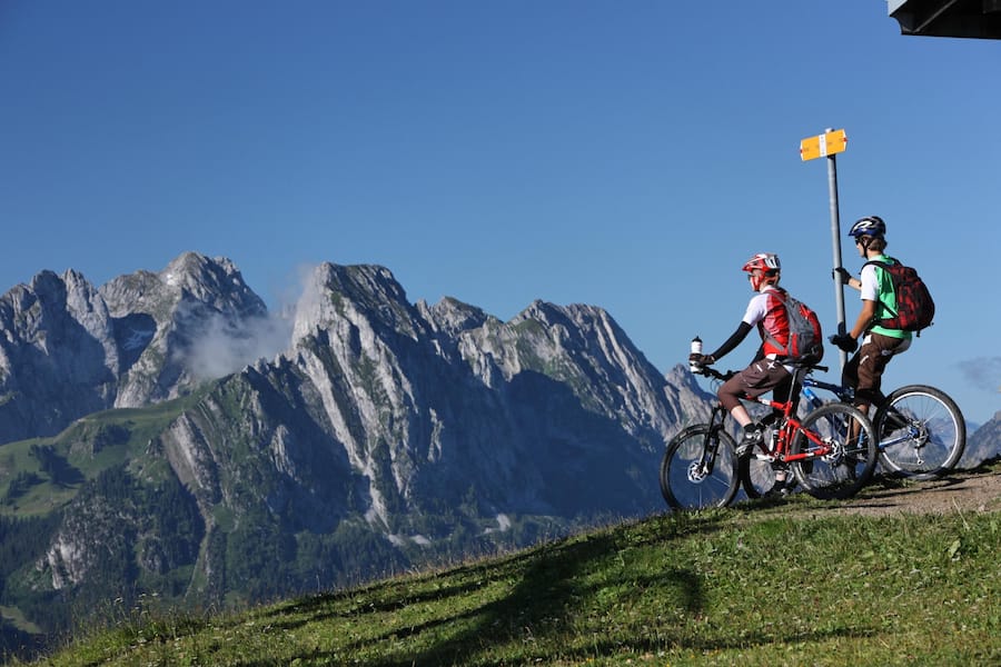Biken auf dem Rellerli bei Gstaad BE Photo by Christof Sonderegger