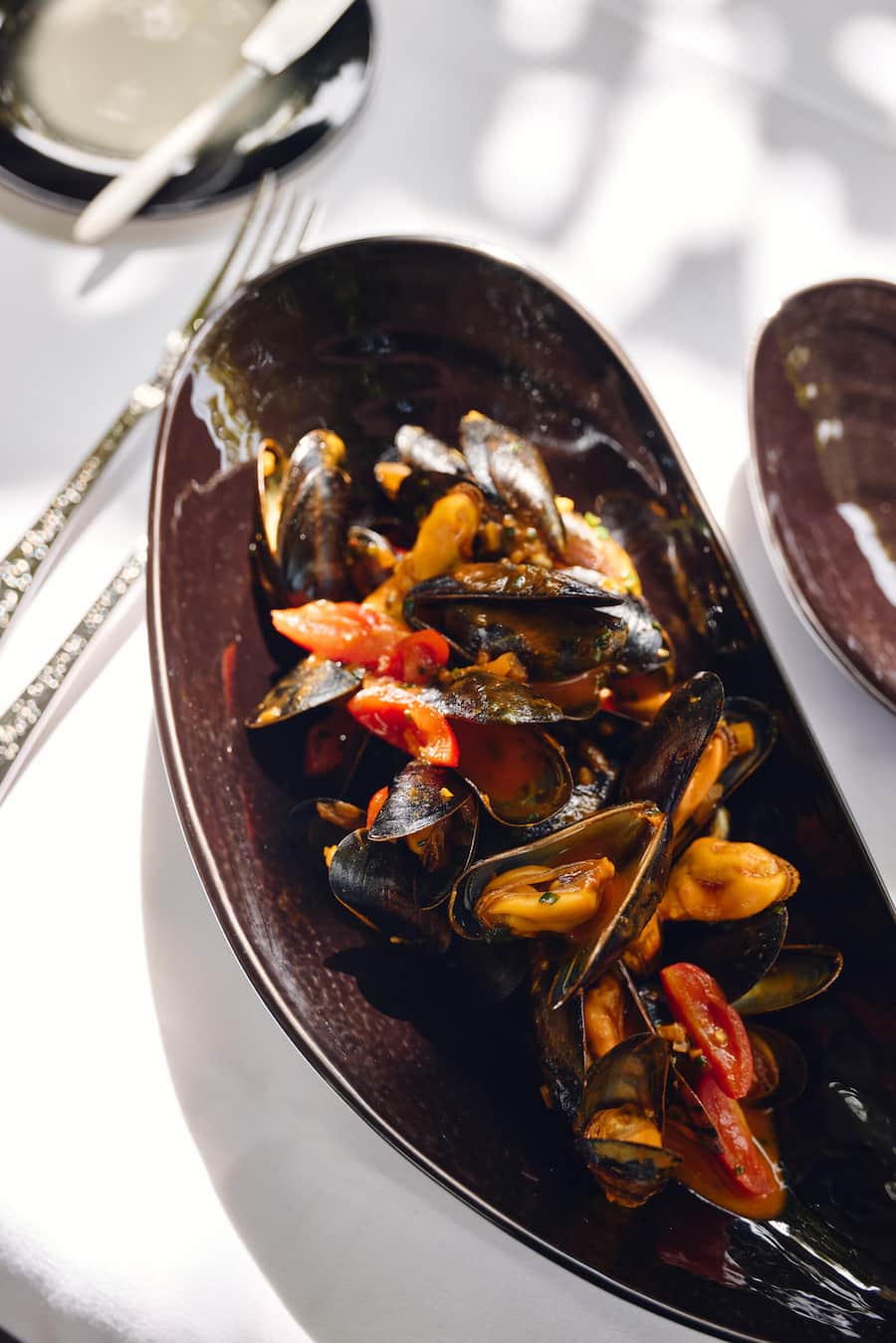 Moules Mariniere, Miesmuscheln, Weisswein, Tomate und Kräuter