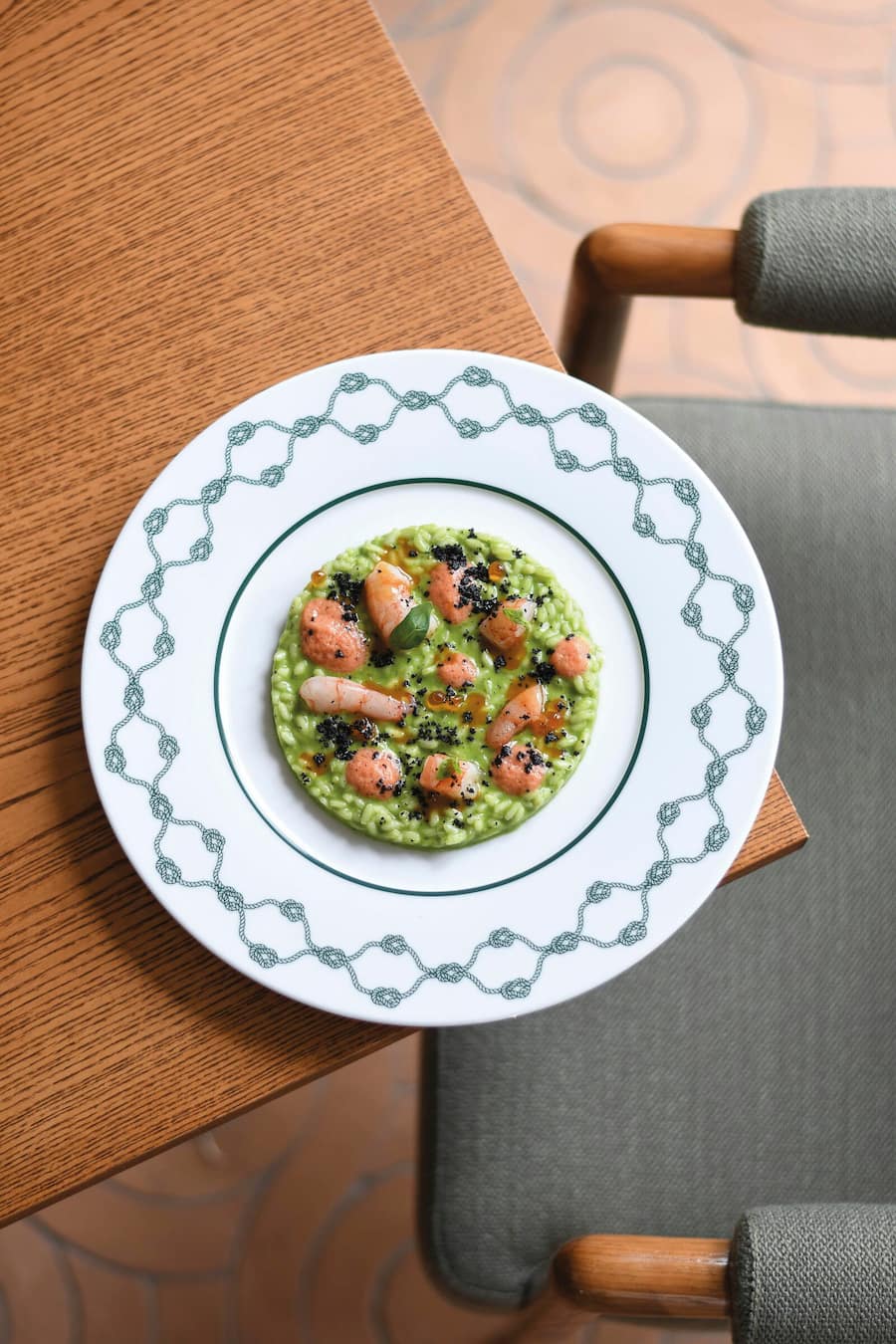 Pesto risotto, Santa Margherita king prawns and tomato emulsion DaV - Osteria di Pesce, Hotel Splendido, Portofino, Italien.