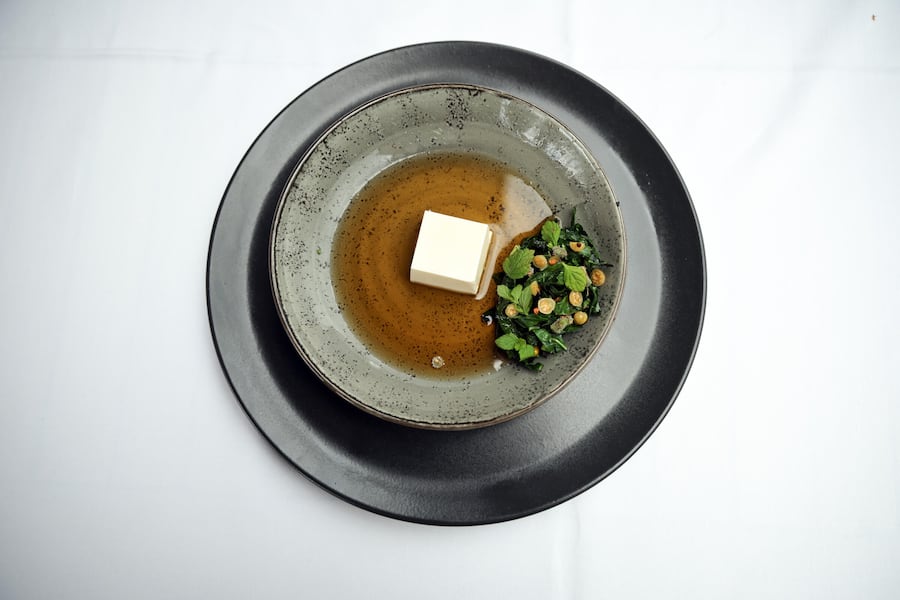 «Chark-Smutti» wie zu Hause in Schweden: Blumenkohl, Kräuter und Charcuterie-Reste in einer geheimnisvollen Suppe. Umami pur.