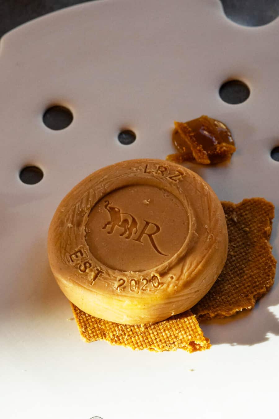 15.12.2026, Zürich, La Réserve Eden au Lac Zurich, Eden Kitchen, geeister Cheesecake (photo by Remy Steiner for Gault Millau)