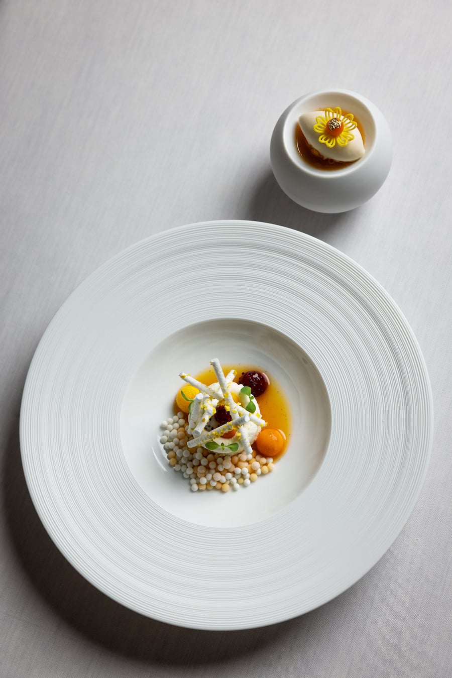 Basel, 07.09.2026 - Restaurant Cheval Blanc, Gericht; Dessert aus Amazake und exotischen Früchten (Christian Bau) - Copyright Rémy Steiner