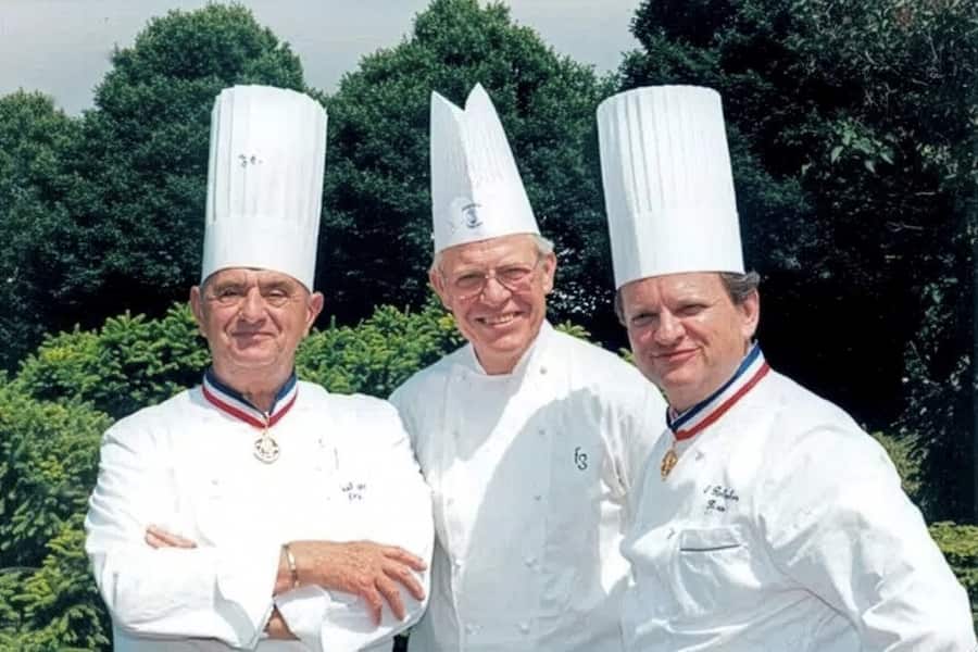 Ein ikonisches Bild: die drei Jahrhundertköche von GaultMillau! v. l.: Paul Bocuse, Frédy Girardet und Joël Robuchon.