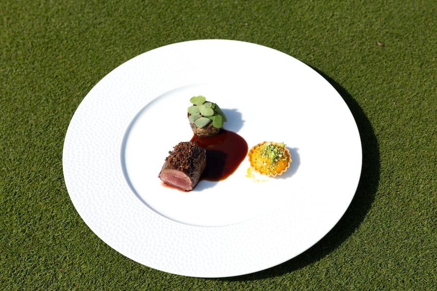 GMC - 21. Septmeber ASGI Golfclub Blumisberg Franck Reynaud Gericht: Selle de chevreuil roti a la sariette, vinaigre de cacao, Atriaux a l'oxalys et condiment butternut