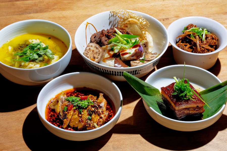 Winzige Küche, grosser Geschmack: Im Lè Cuisine an der Zürcher Neugasse treffen Sichuan-Schärfe und butterzarter Schweinebauch nach Shanghai-Art aufeinander.