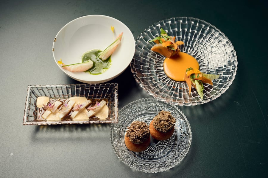 Swiss Shrimps â Sauerklee â Meerrettich Zander â Nussbutter â Ingwer Kimchi â Buchweizen â Harissa 2018 Completer, Weingut Schwarzenbach, Meilen