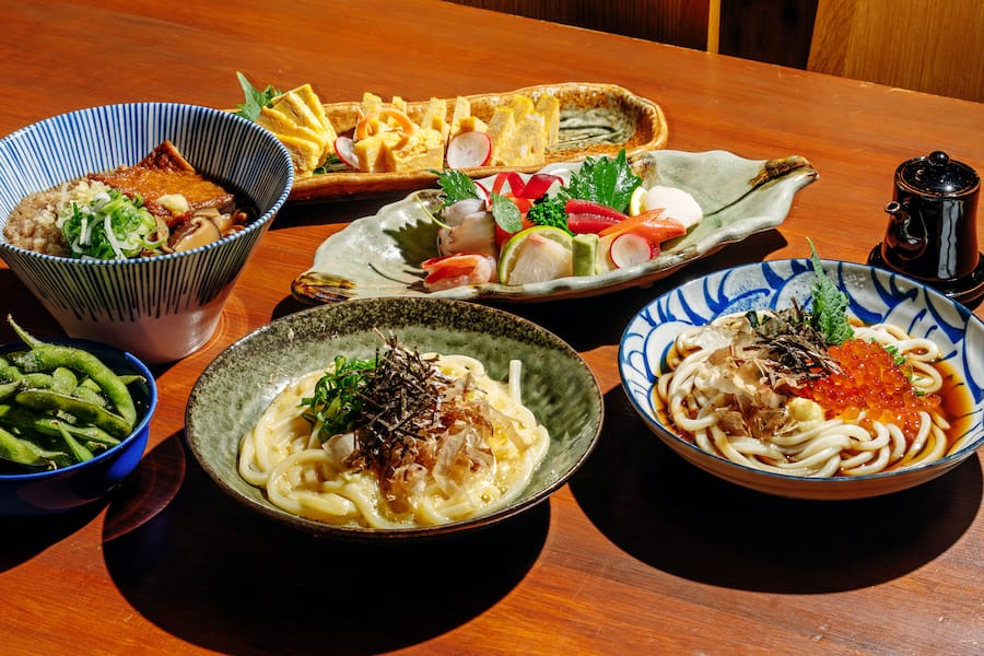 Seidig-glatt, elastisch und bissfest: Im Zürcher Tsuru tsuru bekommen dicke Udon-Nudeln ihre Bühne. Schlürfen ist ausdrücklich erwünscht.
