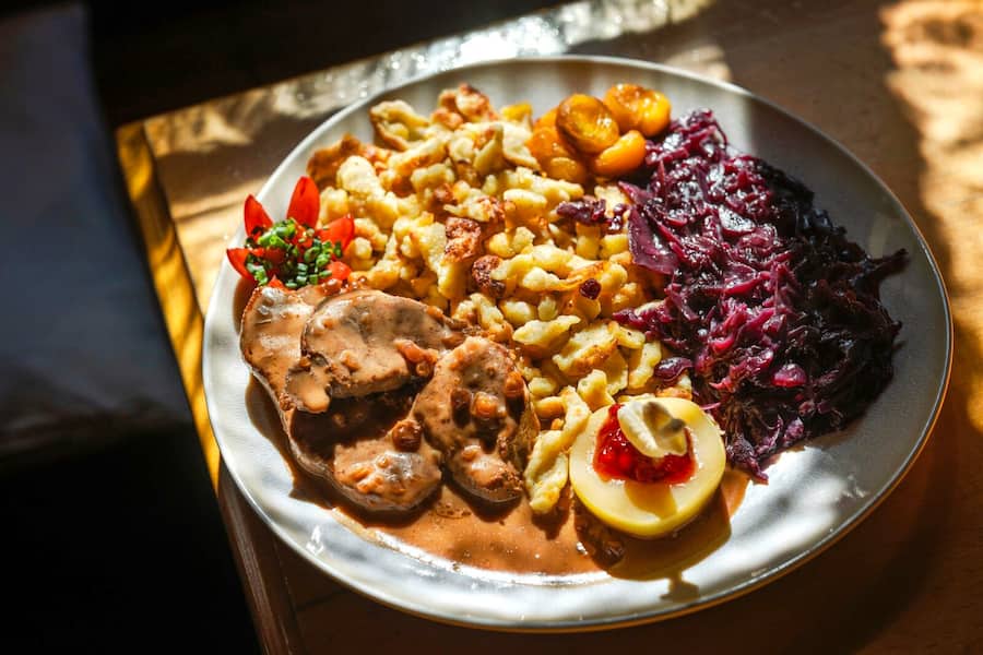 Sarnen OW, 23.09.2026 - Gasthaus zur Linde, Gericht; Rehgeschnetzeltes mit Spätzli - Copyright Rémy Steiner