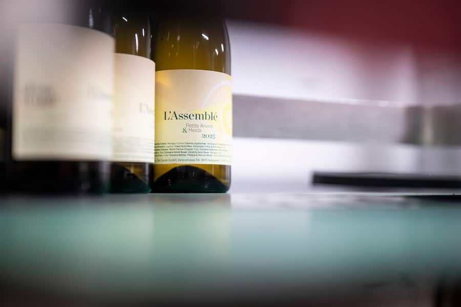 Les noms des treize vignerons figurent sur l'étiquette