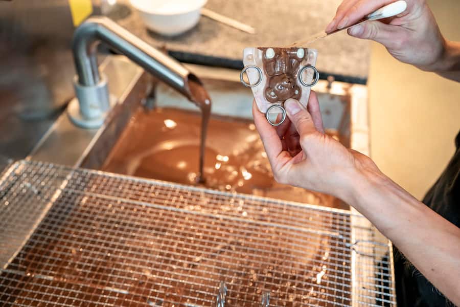 Max Chocolaterie , Luzern, Produktion von Chocobärchen