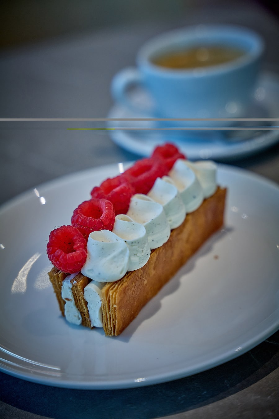 Genève, le19 septembre 2026, Mercedes tour des adresses , ici à Versoix chez Guillaume Bichet et son mille feuille aux framboises et ses chocolats © sedrik nemeth