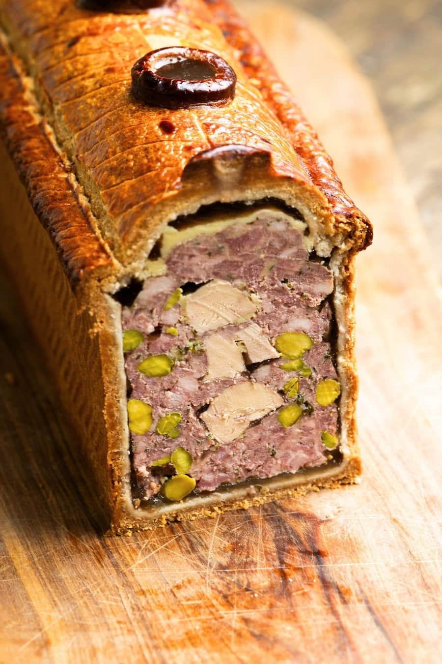 Pour une expérience encore plus «croûtée», prenez le pâté en croûte en entrée. Attention, il part vite…