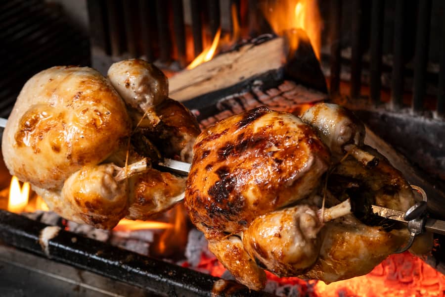 Poulet à la broche en salle
