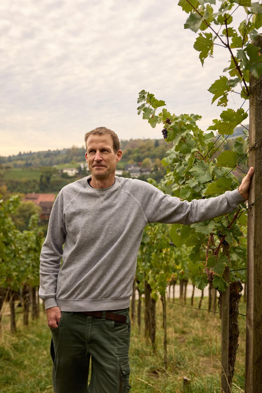 Zählt zu GaultMillaus besten 150 Winzern der Schweiz: Gastgeber Adrian Hartmann.