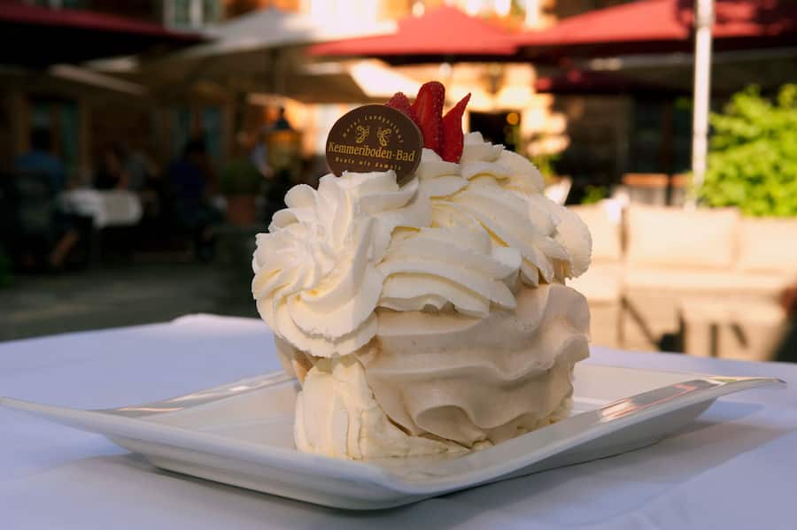 Reto und Alexandra Invernizzi mit Tochter Lynn, Hotel Landgasthof Kemmeriboden-Bad, BE, 2014