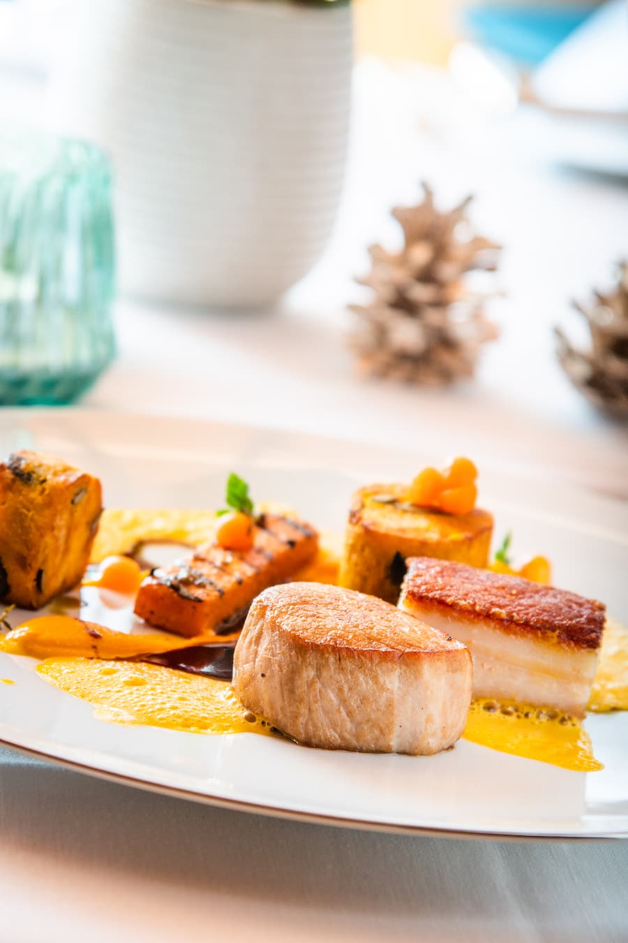 Michael Engel, Hotel Rest. Zwyssighaus Bauen 2019: Duo vom Alpschwein, Serviettenknödel, Kürbis vom Eyelenhof