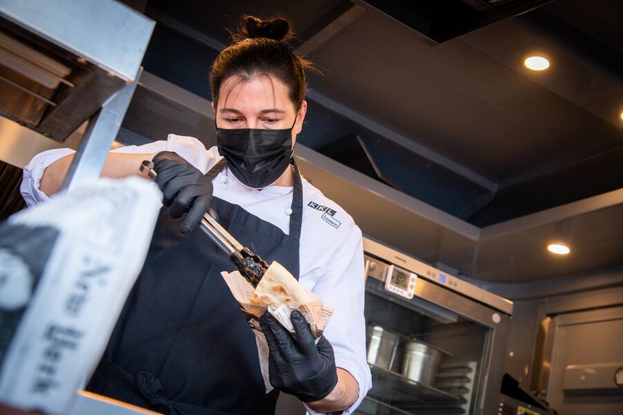 Michelle Meiers Foodtruck vor dem KKL 2021