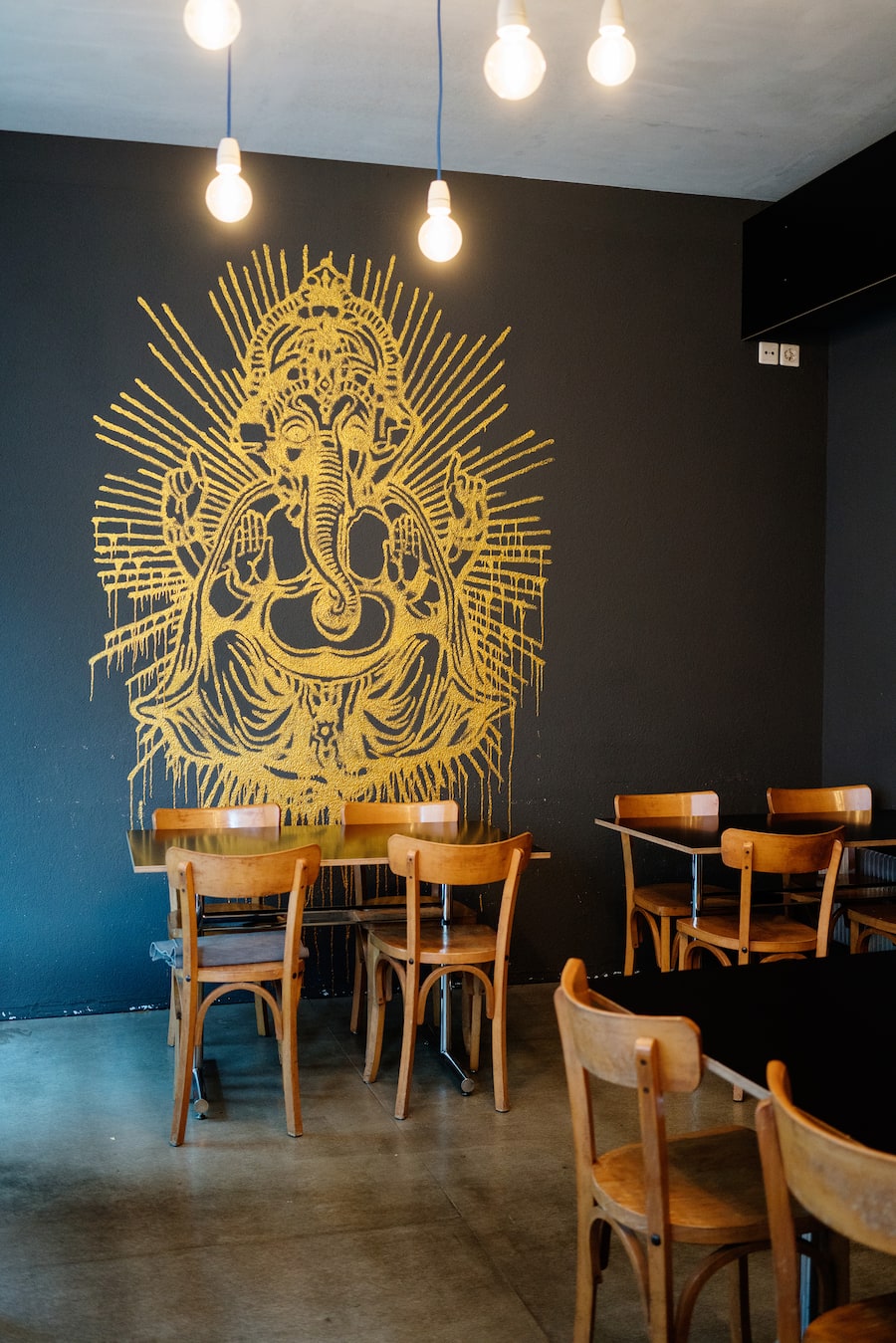 Sitzplätze im sri-lankischen Restaurant Neela an der Zweierstrasse beim Bahnhof Wiedikon