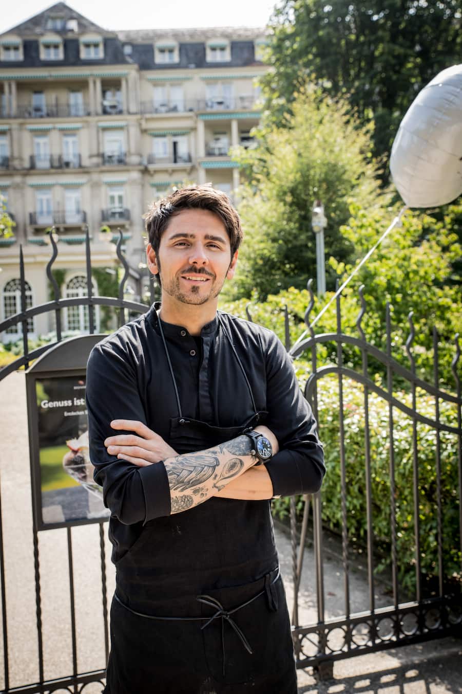 Nenad Mlinarevic vor dem Brenners in Baden-Baden.