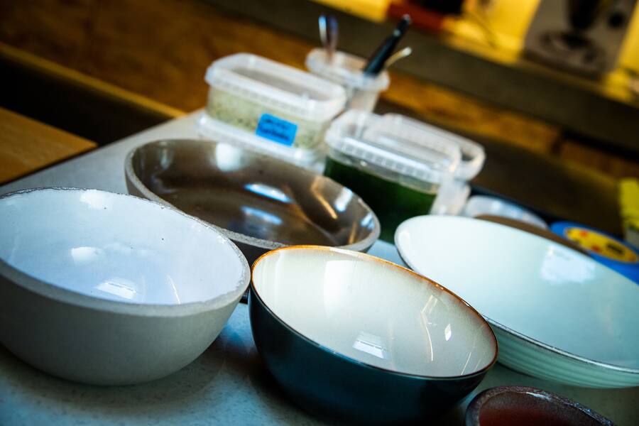 Nenad Mlinarevic kocht in seinem Labor 2019