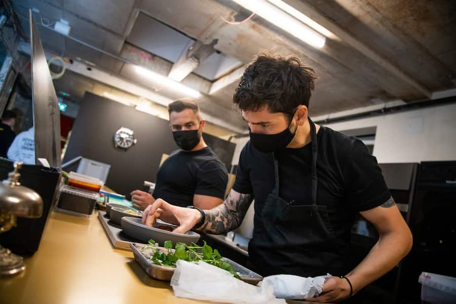 Nenad Mlinarevic kocht im PopUp in Zürich 2020