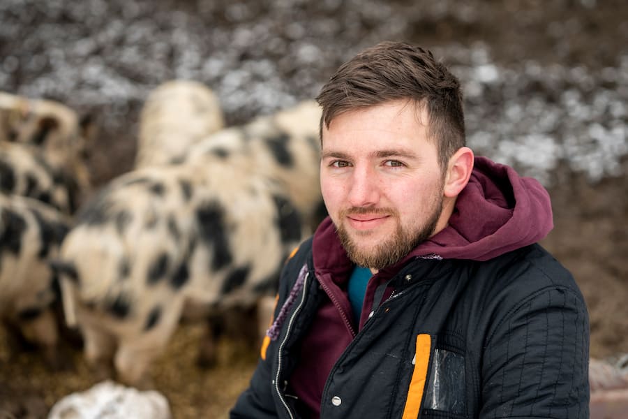 Landwirt Kay Nessensohn, mit seinen Turopolje Schweinen in Lengwil