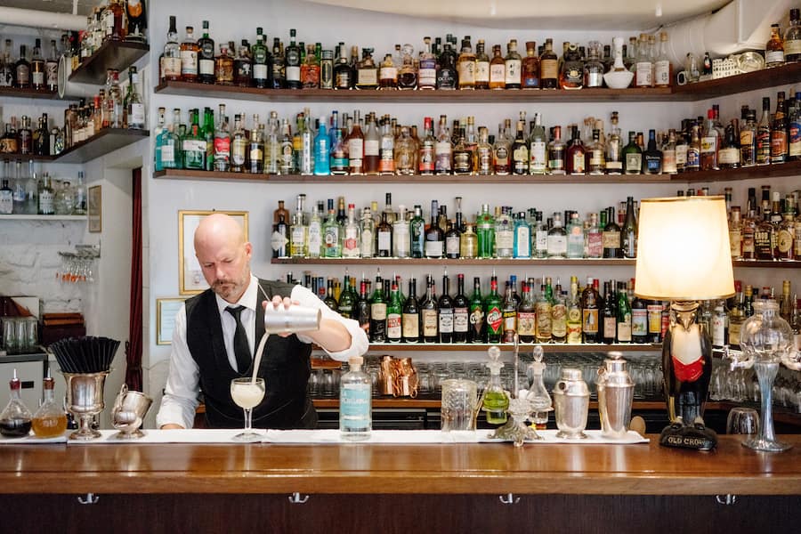 Markus Blattner in seiner Old Crow Bar beim Rennweg in Zürich
