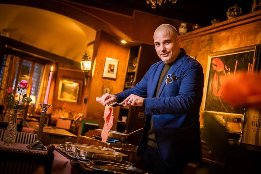 Old Swiss House Schnitzel mit Parmesan März 2021