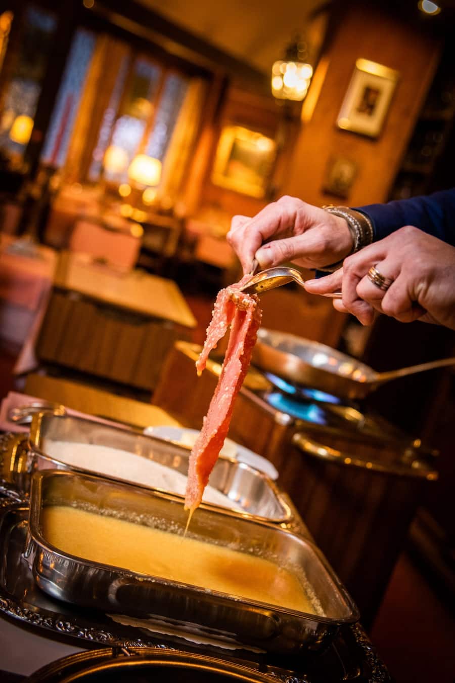 Old Swiss House Schnitzel mit Parmesan März 2021