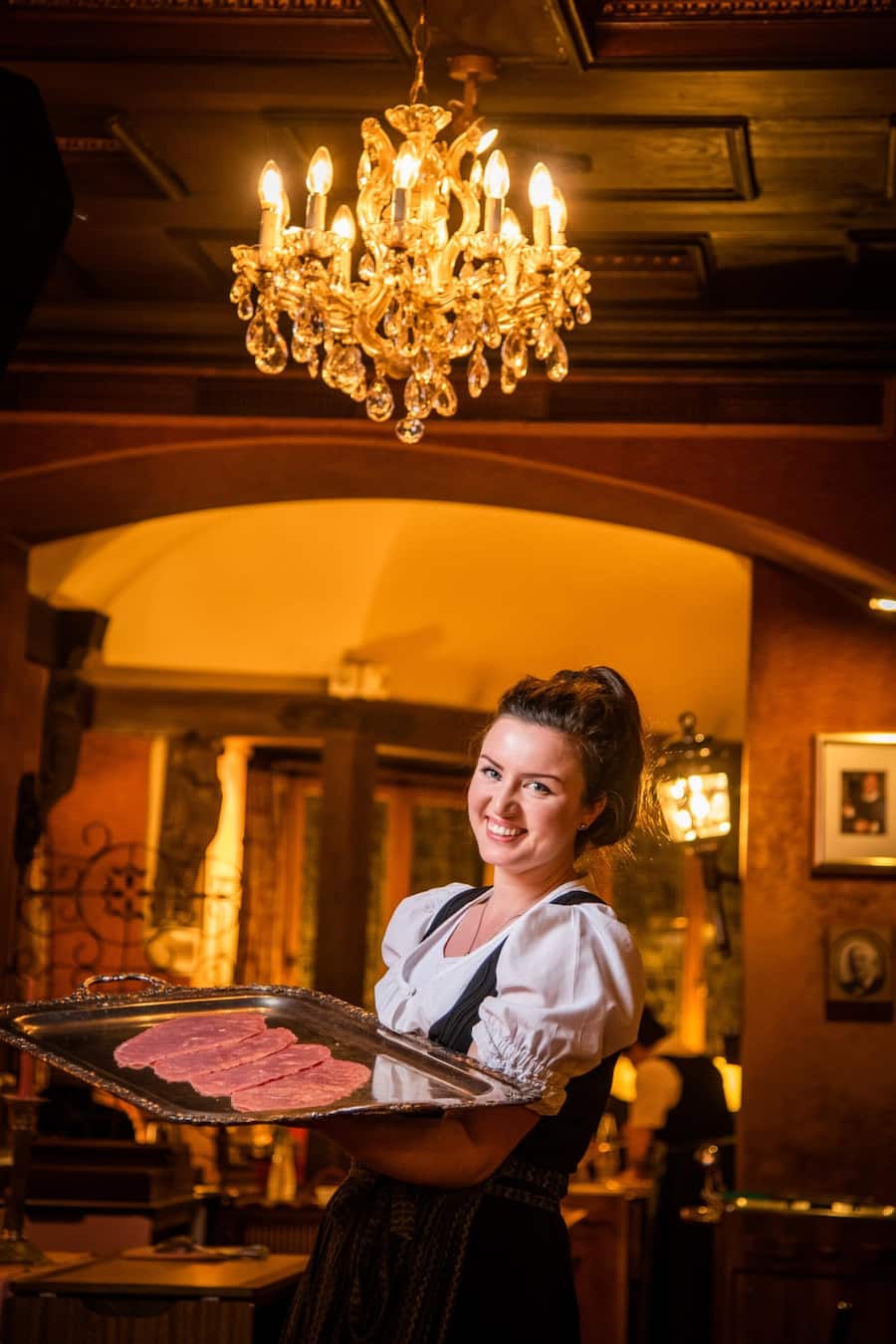 Old Swiss House Schnitzel mit Parmesan März 2021