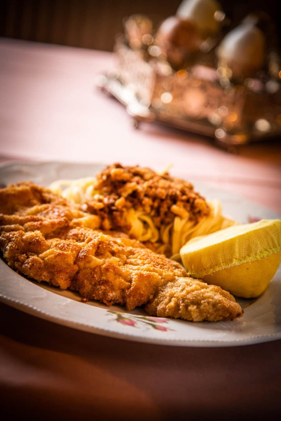 Old Swiss House Schnitzel mit Parmesan März 2021