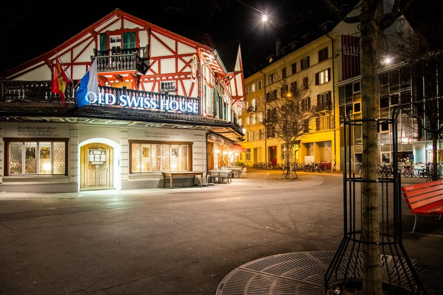 Old Swiss House Schnitzel mit Parmesan März 2021