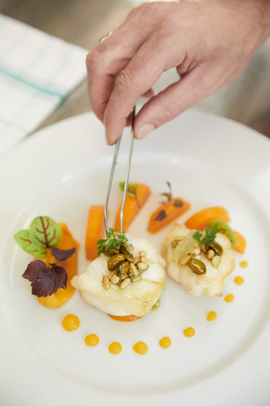 Seeteufelmedaillons mit Pistazien und Pinienkernen auf cremigem Kürbispüree Grand Casino Luzern 25.10.18 Foto Lucian Hunziker