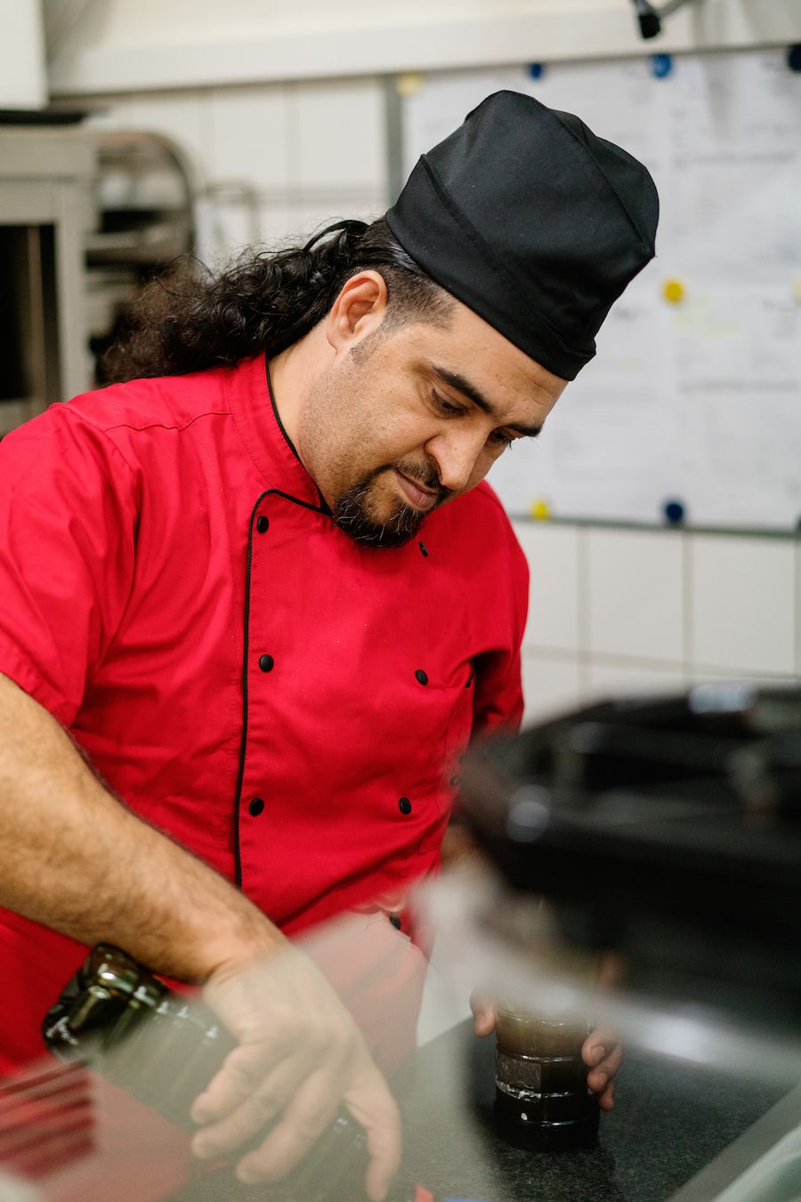 Produktionsleiter Mohammed Kamelin im Orient Catering Zürich