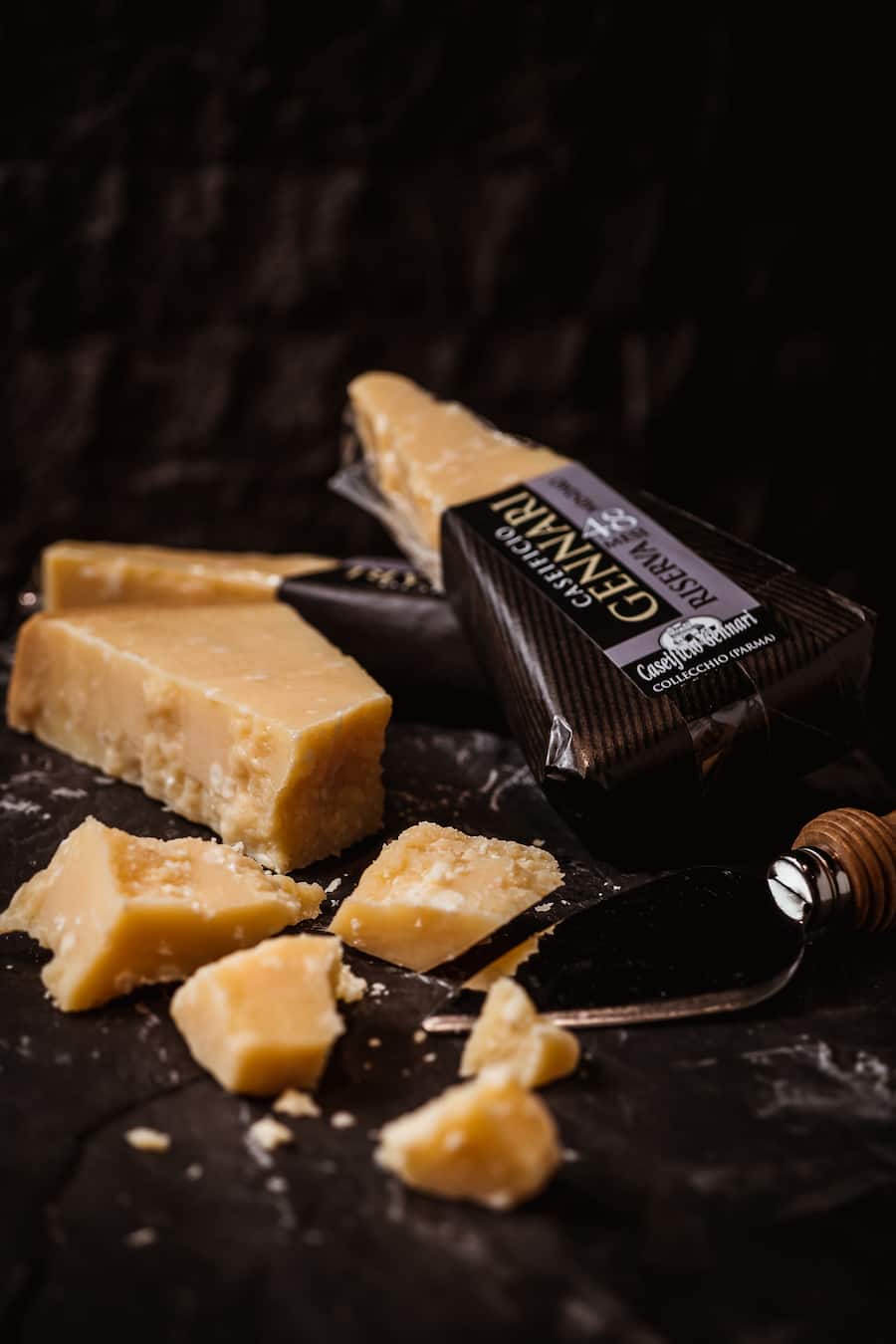 Gennari Parmesan 48 Monate gereift - Globus-Geschäftsführer Daniel Kunz zeigt seine fünf Lieblingsprodukte aus der âDelicatessaâ - Dienstag, 26. Mai 2020 - Copyright Olivia Pulver