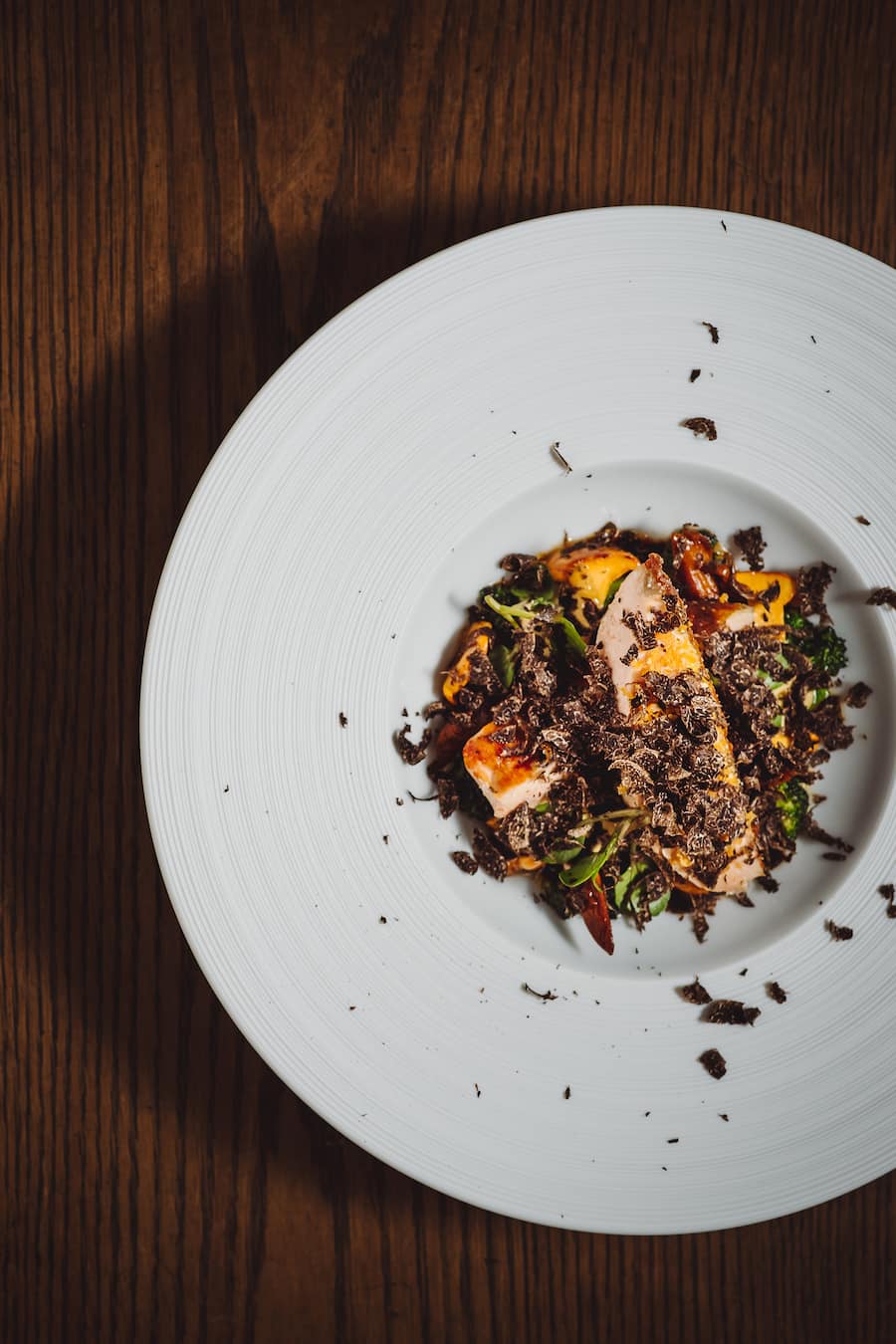 Miéral Perlhuhn, wilder Brokkoli, australischer Wintertrüffel, Yuzu - Stefan Heilemann, Chefkoch, Widder Hotel Zürich - Dienstag, 9.6.2020 - Copyright Olivia Pulver