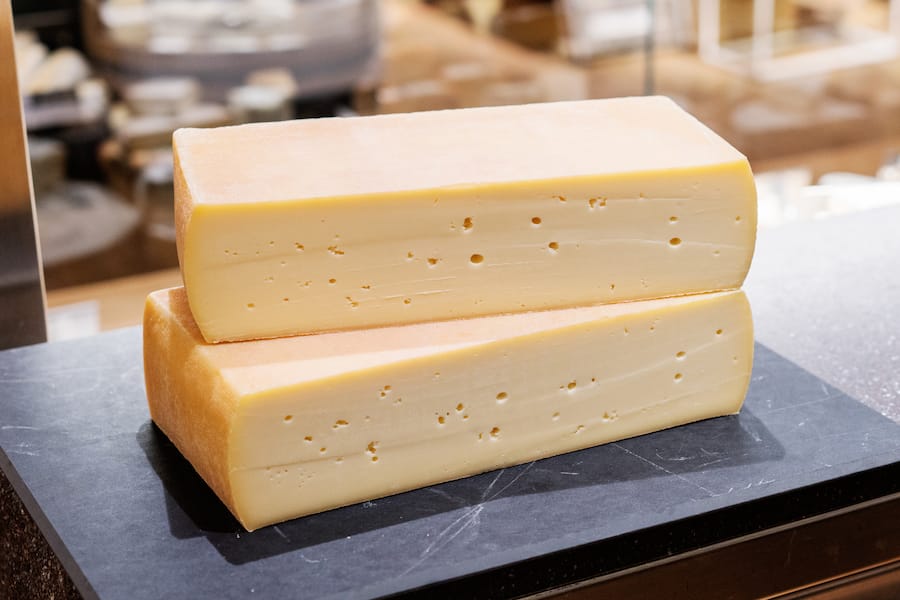 Raclette-Käse der Seiler Käserei im Globus in Zürich
