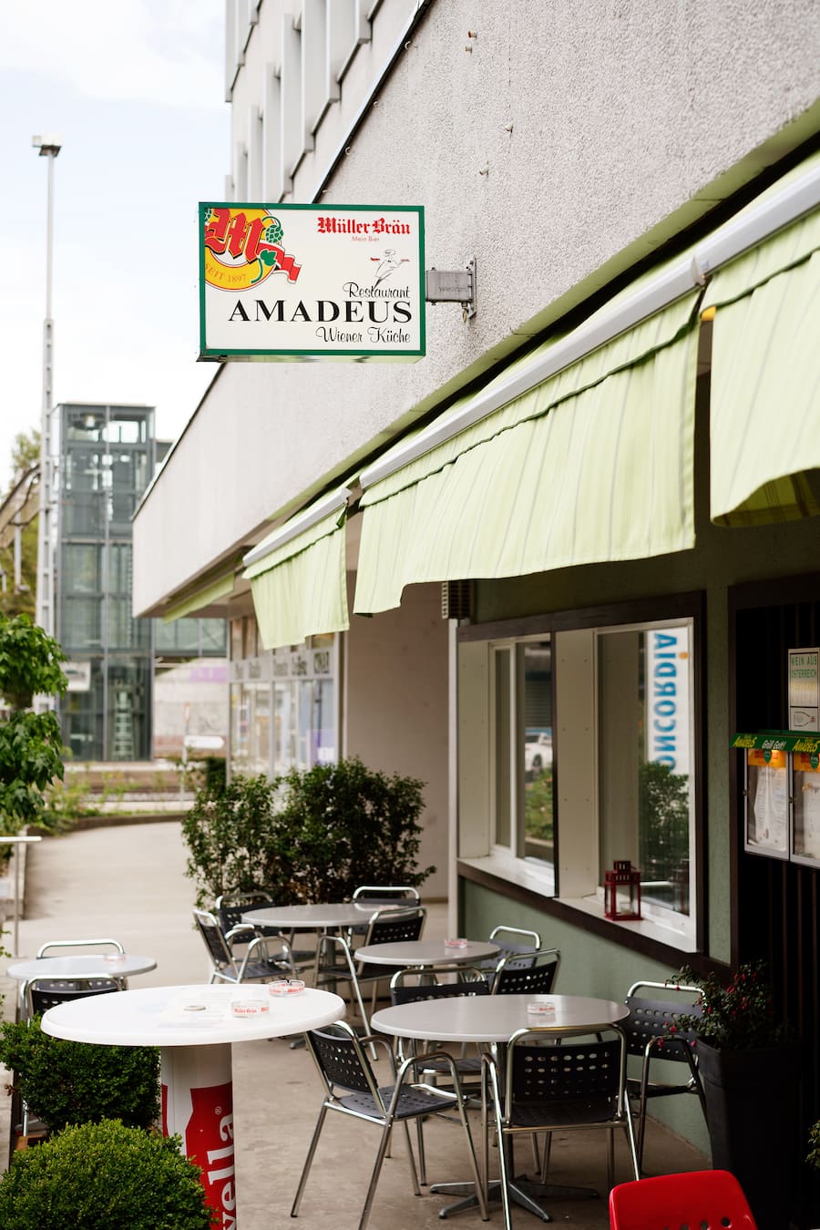 Aussenfassade Restaurant Amadeus beim Bahnhof Schlieren