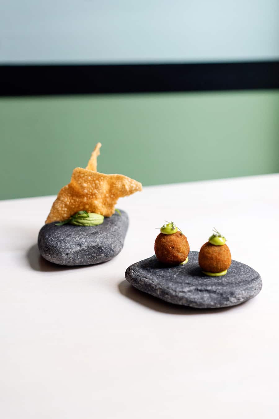 Fisch-Kroketten mit Fenchel-Mayonnaise und Linthmais-Cracker mit Rucolafrischkäse im Restaurant Jakob in Rapperswil