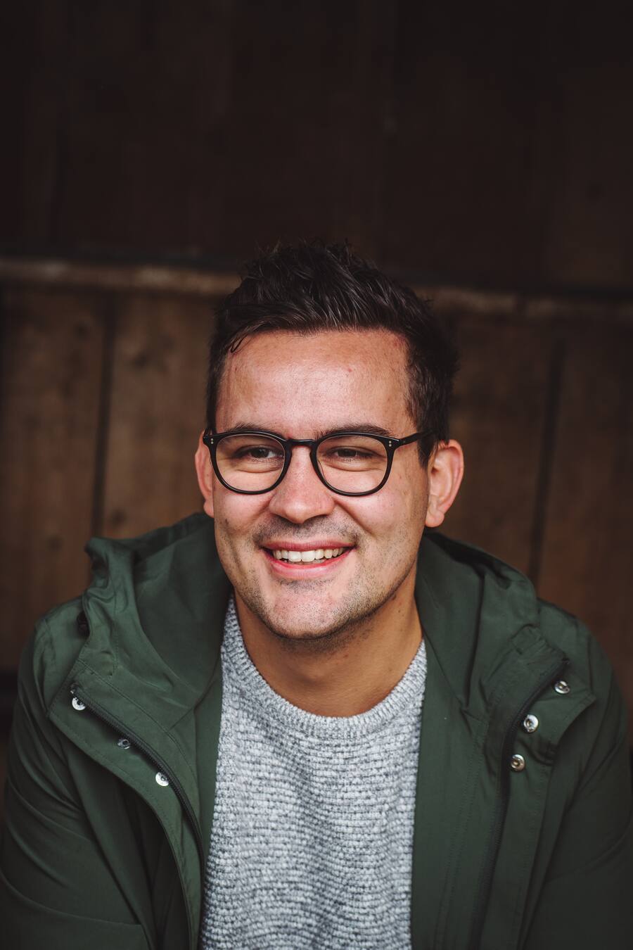 Sebastian Rösch, Küchenchef Mesa Zürich, besucht den Geflügelzüchter Roman Clavadetscher und dessen Dithmarscher Gänse und Hühner sowie Bruderhähne in Malans. - Copyright Olivia Pulver