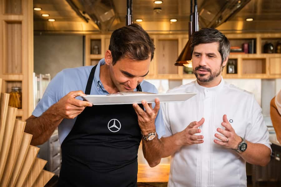 Roger Federer (Nur für die einmalige Veröffentlichung !!!) kocht mit Mercedes-Ambassadoren 2021