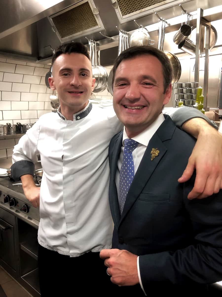 Romain Bercile, l’actuel sous-chef du Cerf, et François Gauthier, le fidèle et excellent sommelier