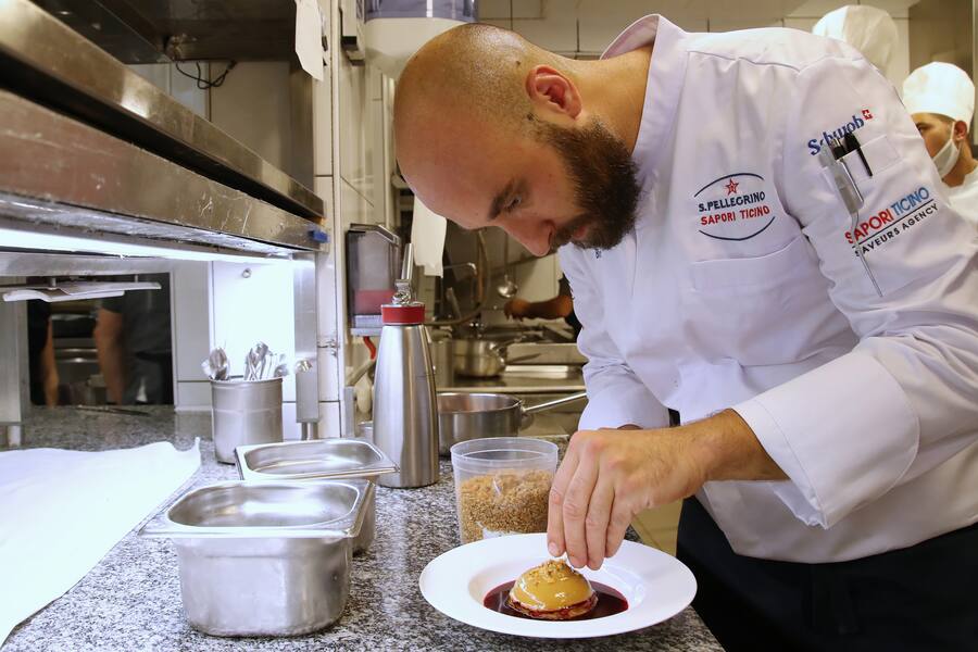 VICO MORCOTE, 05.10.2020 - Chef Mitja Birlo. S. Pellegrino Sapori Ticino 2020 'Mitja Birlo: Between moods and stoves'. Giuseppe Buono meets Mitja Birlo (Silver Restaurant, Vals) in Swiss Diamond Hotel, Vico Morcote.copyright by www.steineggerpix.com & www.saporiticino.ch 2020 / photo by remy steinegger+++ no resale / no archive +++