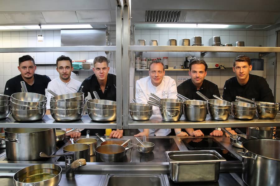 LOCARNO-ORSELINA, 13.10.2020 - Chef Sebastian Zier and his Kitchen Brigade. S. Pellegrino Sapori Ticino 2020 'Sebastian Zier: The other half of the apple'. Riccardo Scamarcio meets Sebastian Zier) in Villa Orselina, Locarno-Orselina.copyright by www.steineggerpix.com & www.saporiticino.ch 2020 / photo by remy steinegger+++ no resale / no archive +++