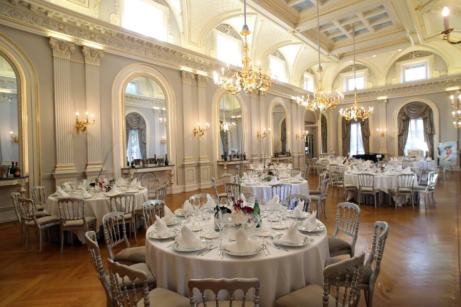 VEVEY, 14.09.2020 - The Dining Hall. S. Pellegrino Sapori Ticino 2020 'Gala Dinner Oltre Gottardo': Thomas Neeser with Alessandro Boleso, Federico Palladino, Bernard Fournier and Andrea Pedrina at Grand Hotel du Lac Vevey.copyright by www.steineggerpix.com & www.saporiticino.ch 2020 / photo by remy steinegger+++ no resale / no archive +++