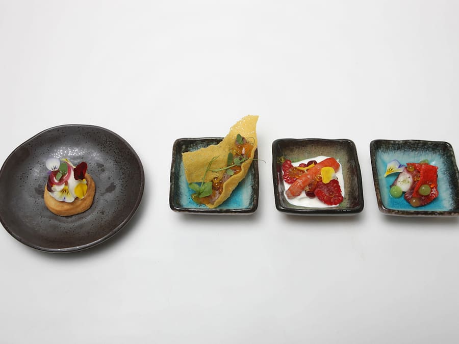 LOCARNO, 21.09.2020 - Amuse-bouche by Chef Davide Asietti. S. Pellegrino Sapori Ticino 2020 'Silvio Germann: Get together at the center of the table'. Davide Asietti meets Silvio Germann (IGNIV, Bad Ragaz) at Blu Restaurant + Lounge, Locarno.copyright by www.steineggerpix.com & www.saporiticino.ch 2020 / photo by remy steinegger+++ no resale / no archive +++