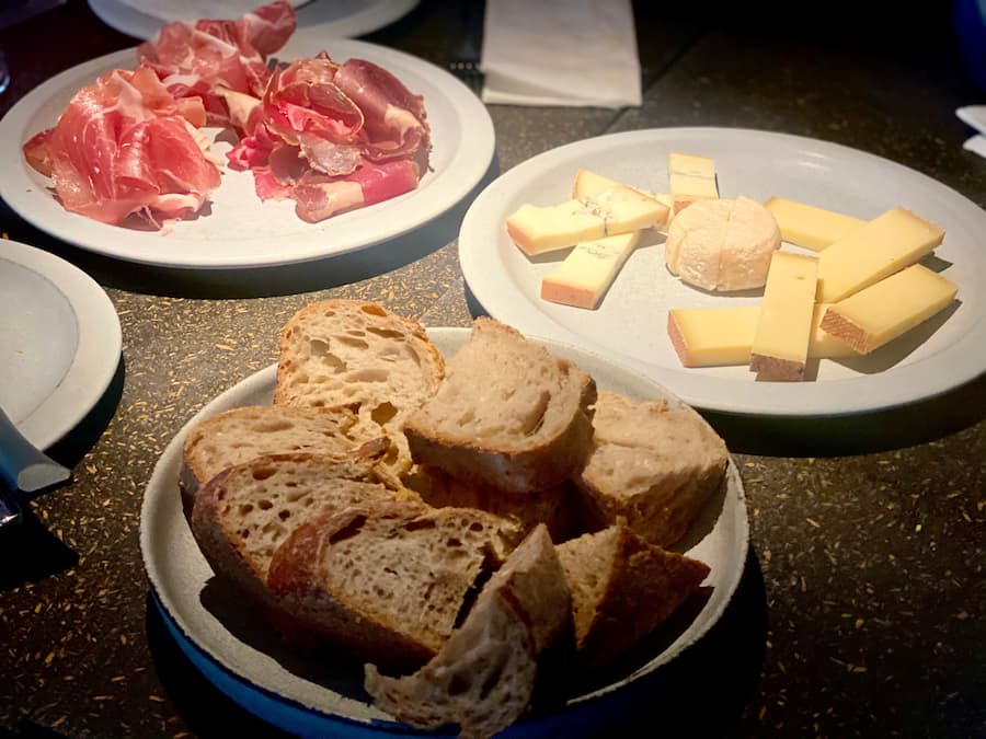 SAUVAGE-BAR-GENEVE-EAUX-VIVES-GAULTMILLAU-CHANNEL