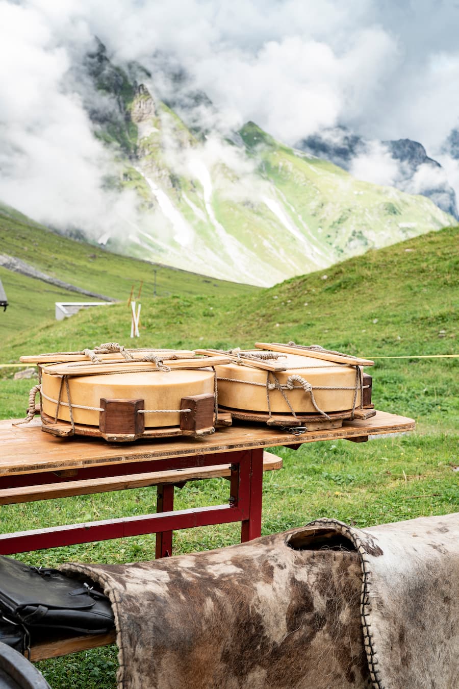 Säumer auf der Sbrinzroute von Wolfenschiessen nach Domodossola, auf Alp Trübsee