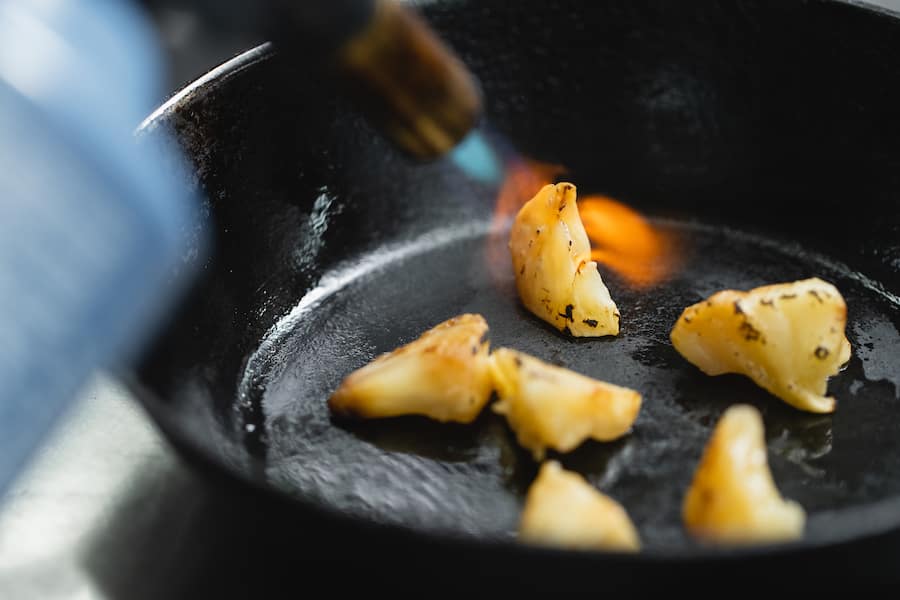 Stefan Luense, Lenk, Lenkerhof, Restaurant Spettacolo, Nespresso Lounge, Atlantik-Hummer, Hummer-Hamburger, Selleriecreme, Bisque mit Kaffeeöl, geschmorter Sellerie, Stangensellerie